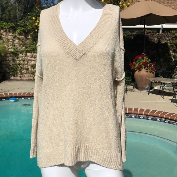 Cream VNeck Long Sleeve Sweater Sz Med - Picture 2 of 7